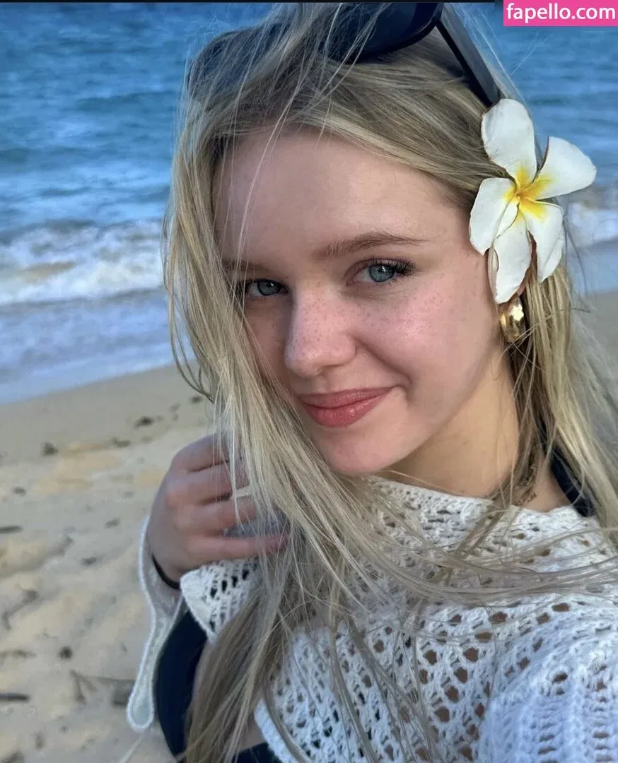 i-sophie Onlyfans Photo Gallery 