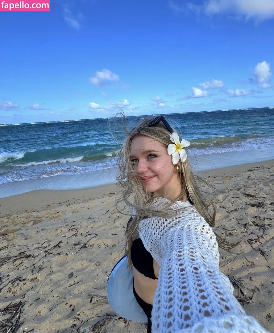 i-sophie Onlyfans Photo Gallery 