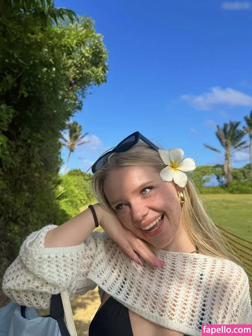 i-sophie Onlyfans Photo Gallery 