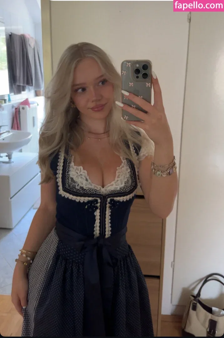 i-sophie Onlyfans Photo Gallery 