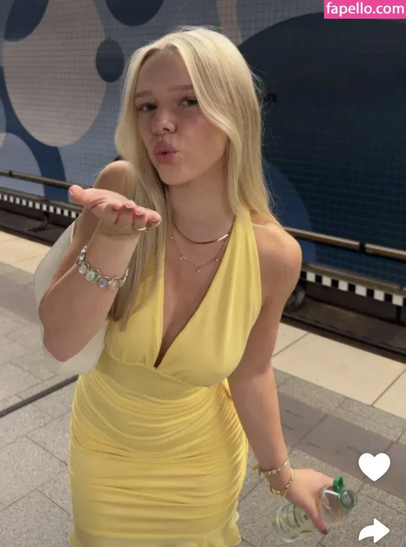i-sophie Onlyfans Photo Gallery 