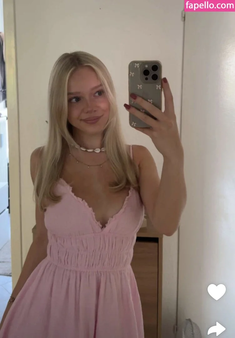 i-sophie Onlyfans Photo Gallery 