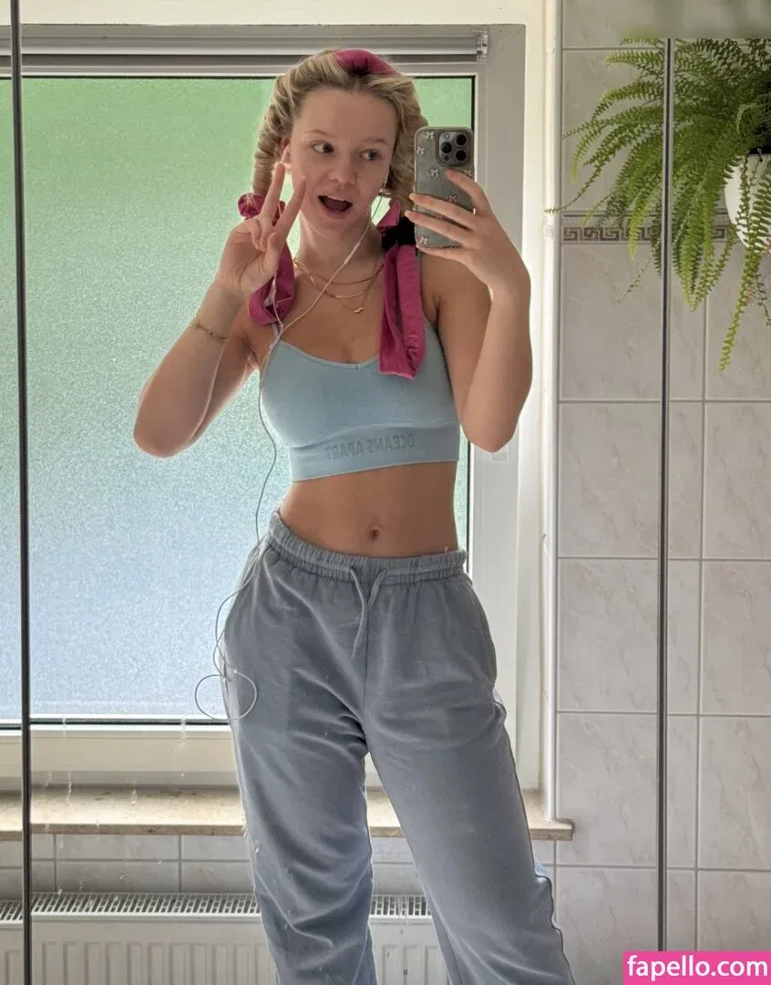 i-sophie Onlyfans Photo Gallery 