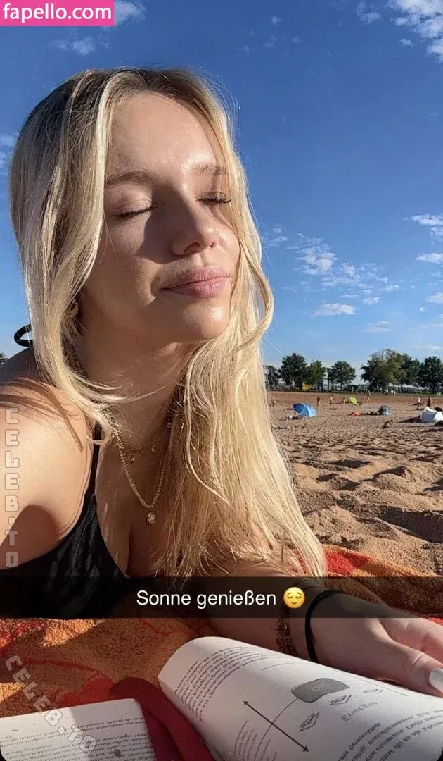 i-sophie Onlyfans Photo Gallery 