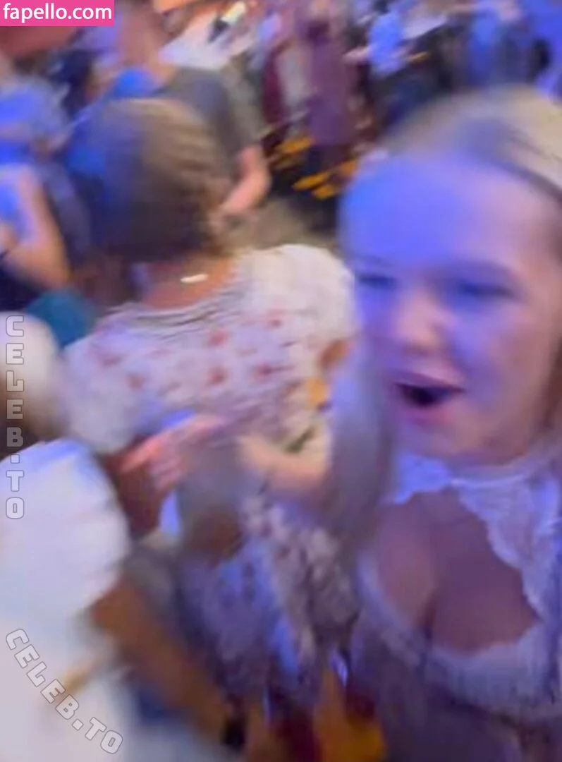 i-sophie Onlyfans Photo Gallery 