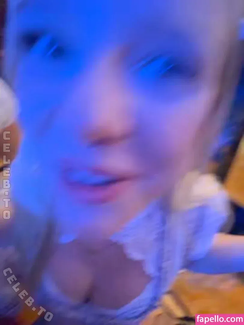 i-sophie Onlyfans Photo Gallery 