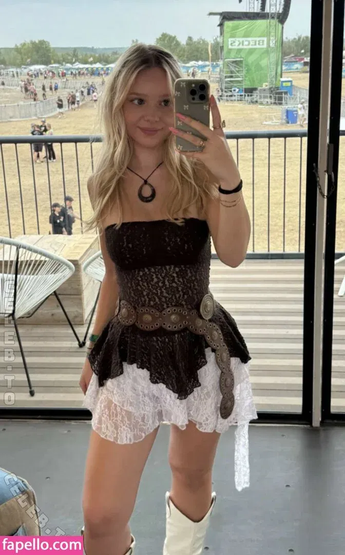 i-sophie Onlyfans Photo Gallery 