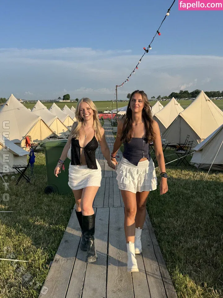 i-sophie Onlyfans Photo Gallery 