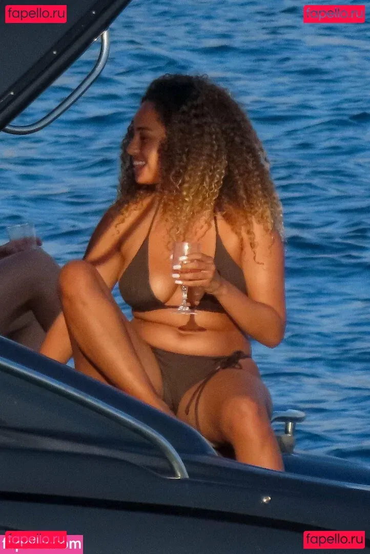 Amber Gill Onlyfans Photo Gallery 