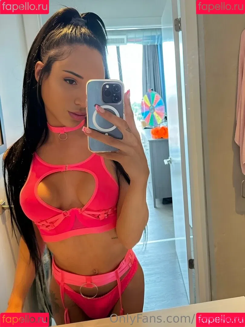 ItsRae69 Onlyfans Photo Gallery 