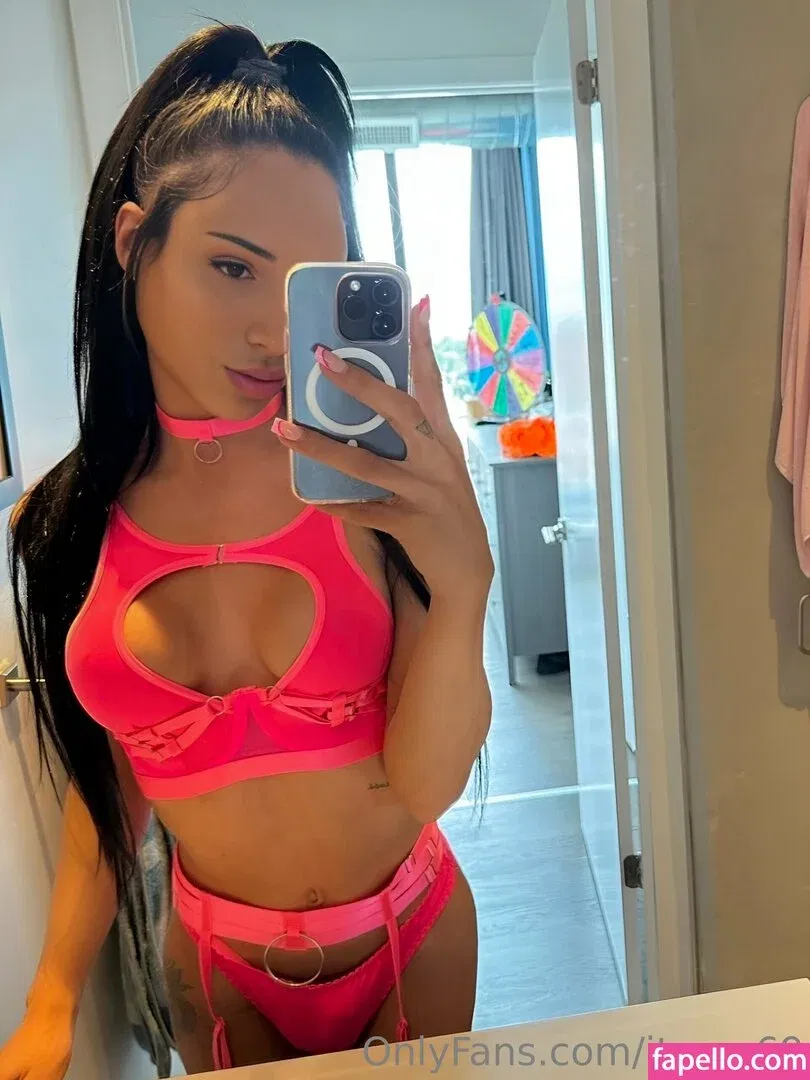 ItsRae69 Onlyfans Photo Gallery 