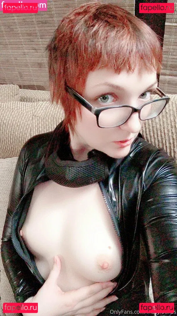 yeahtodaysatan Onlyfans Photo Gallery 