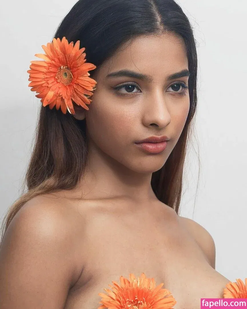 Aurora Sinclair Onlyfans Photo Gallery 