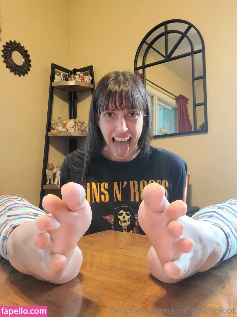 one.lonely.foot Onlyfans Photo Gallery 