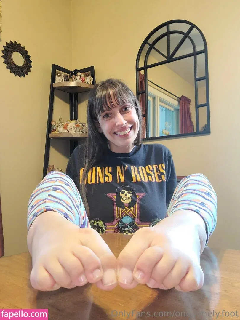 one.lonely.foot Onlyfans Photo Gallery 