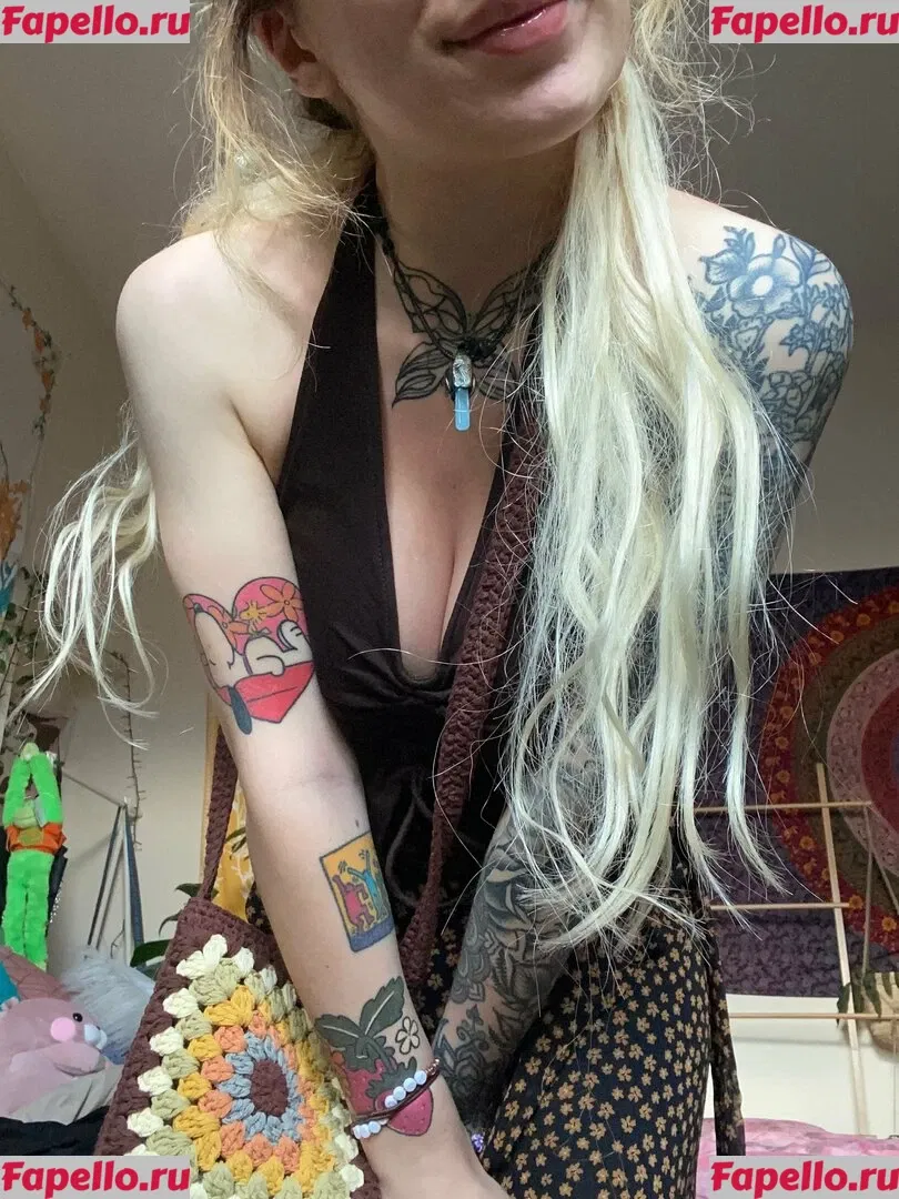 LilC0smic Onlyfans Photo Gallery 