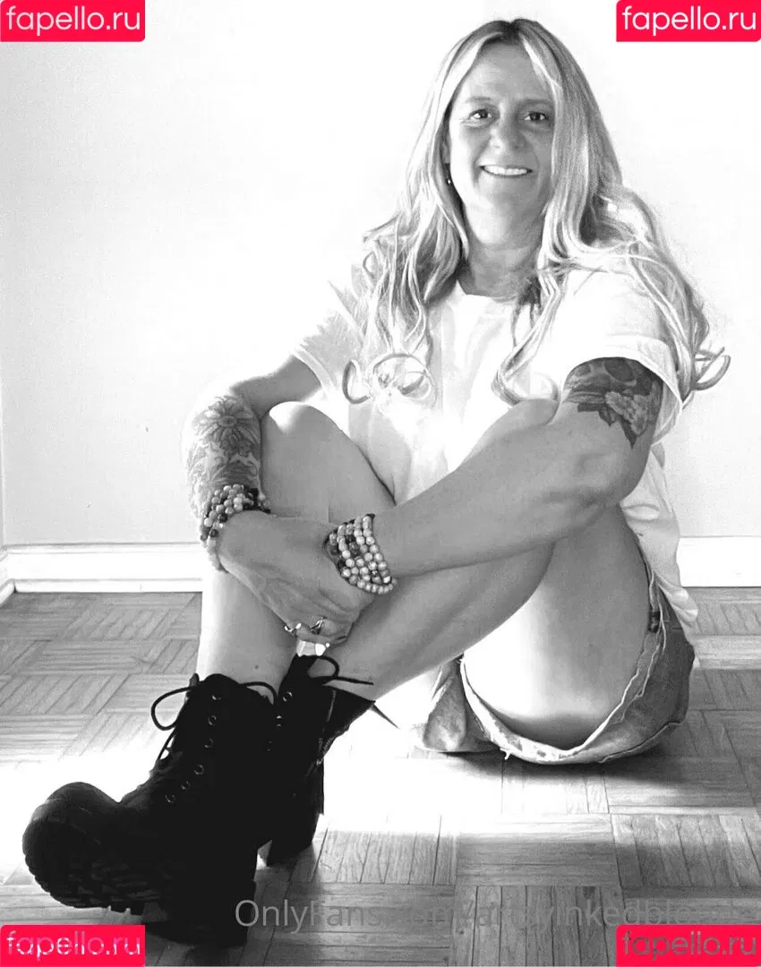 artsyinkedblonde Onlyfans Photo Gallery 