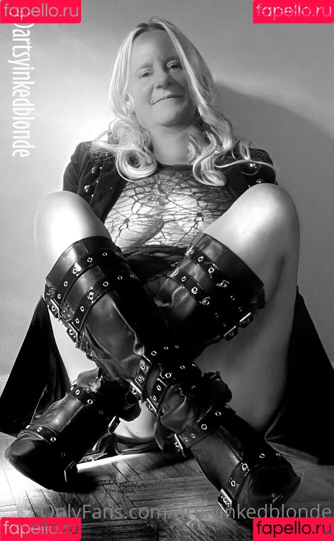 artsyinkedblonde Onlyfans Photo Gallery 