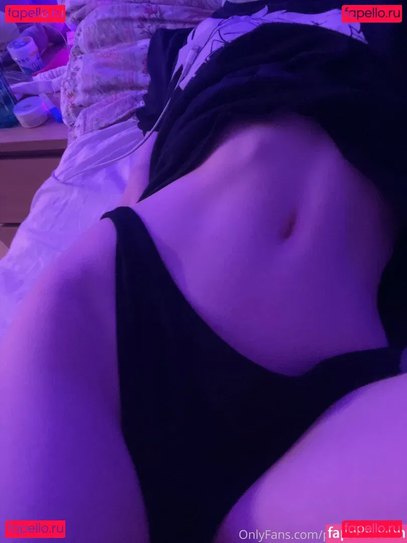 poorwaifu.free Onlyfans Photo Gallery 