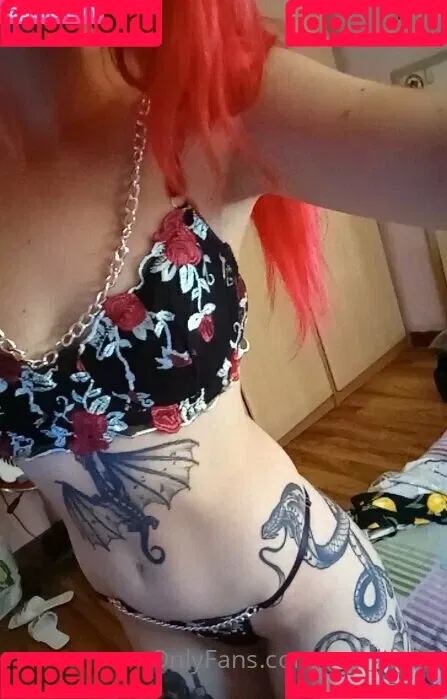 Red Lily Onlyfans Photo Gallery 