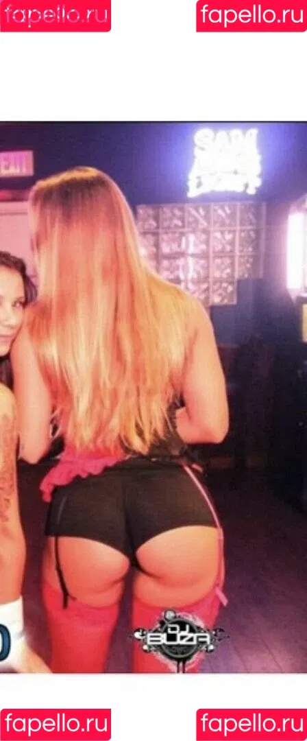 Kelly Young Onlyfans Photo Gallery 