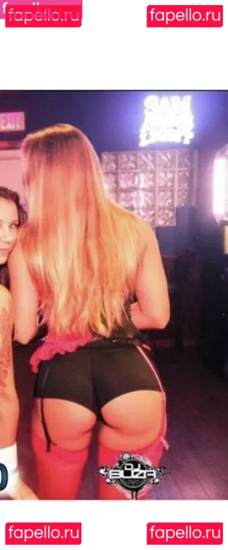 Kelly Young Onlyfans Photo Gallery 