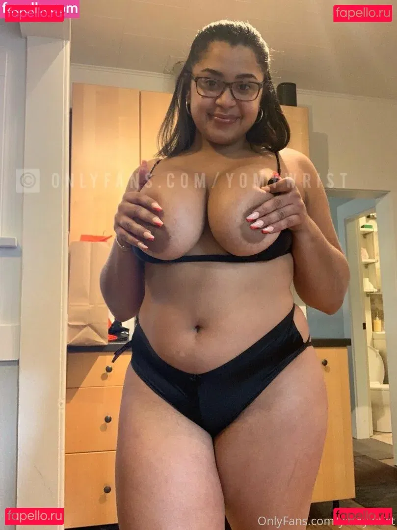 yomyareolas Onlyfans Photo Gallery 