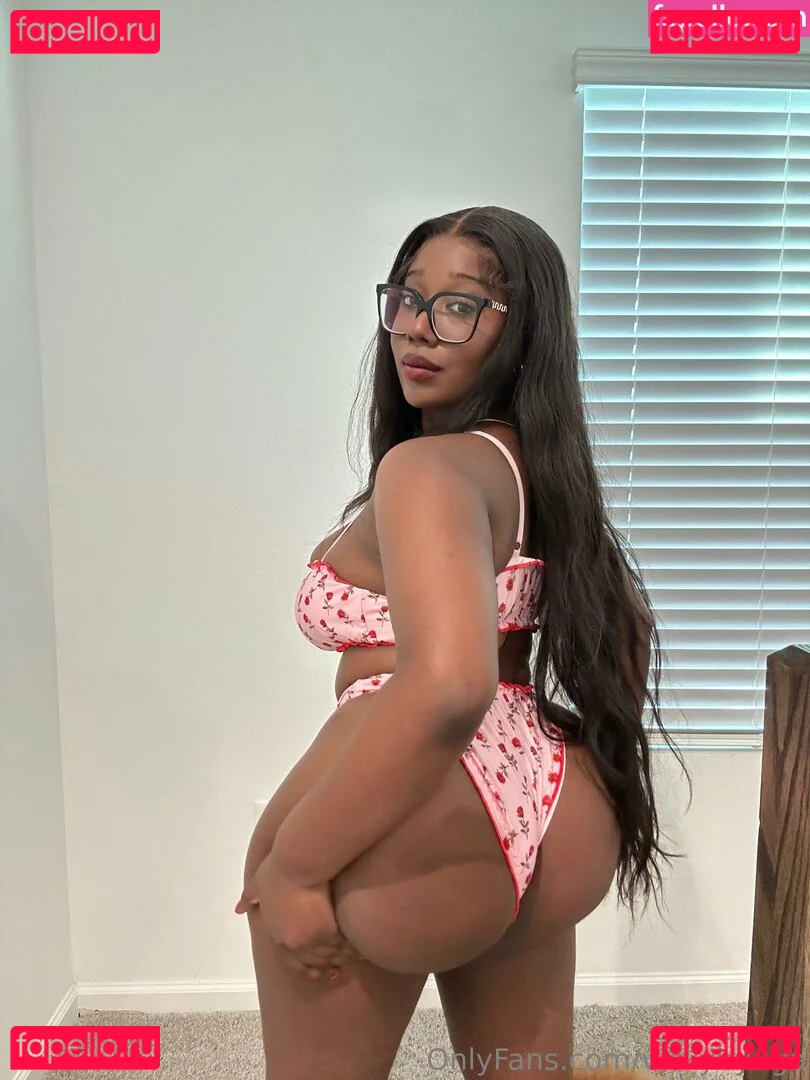 vickyhyuga Onlyfans Photo Gallery 