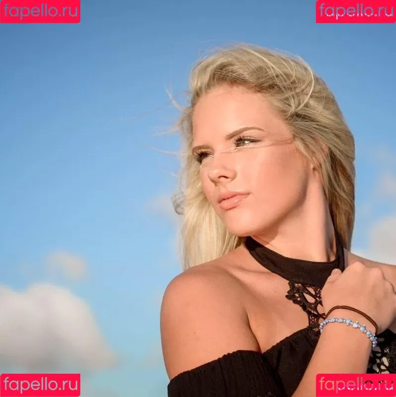 oliviaabonn Onlyfans Photo Gallery 