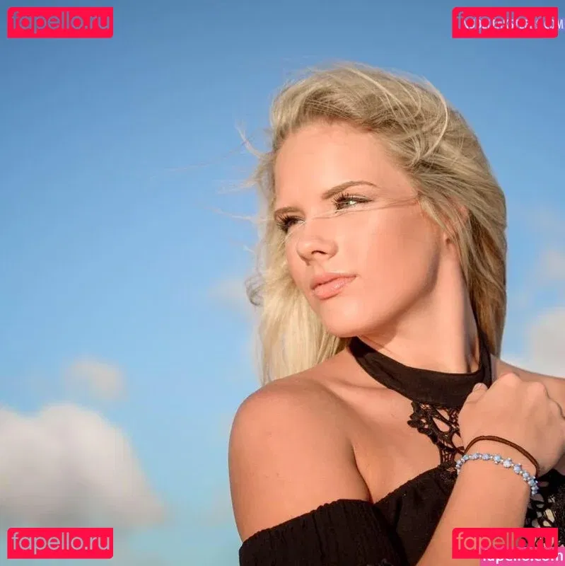 oliviaabonn Onlyfans Photo Gallery 