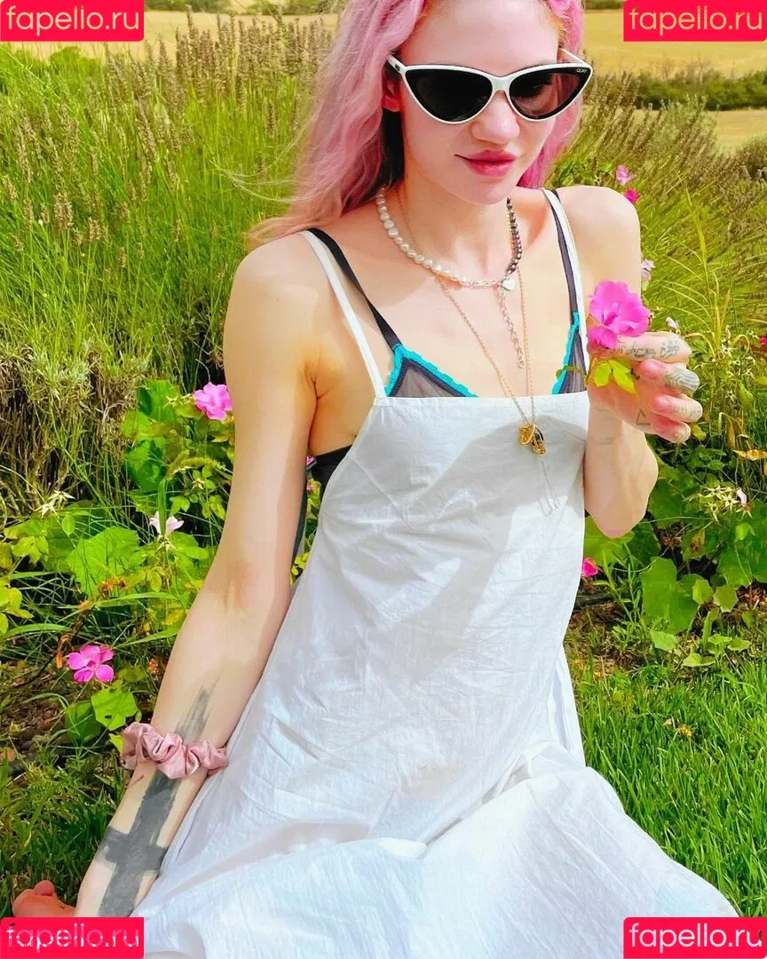 Grimes Onlyfans Photo Gallery 