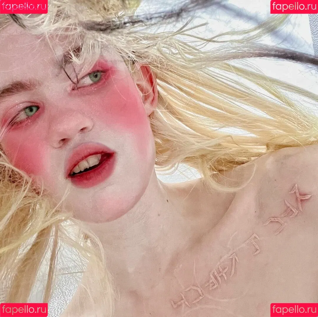 Grimes Onlyfans Photo Gallery 