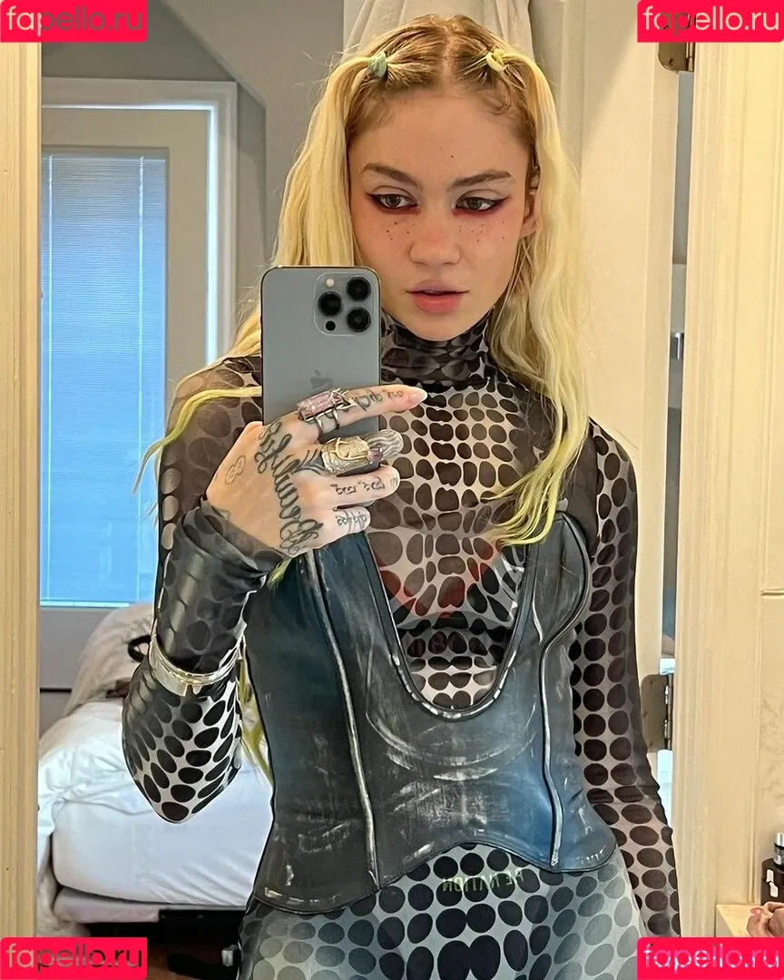 Grimes Onlyfans Photo Gallery 