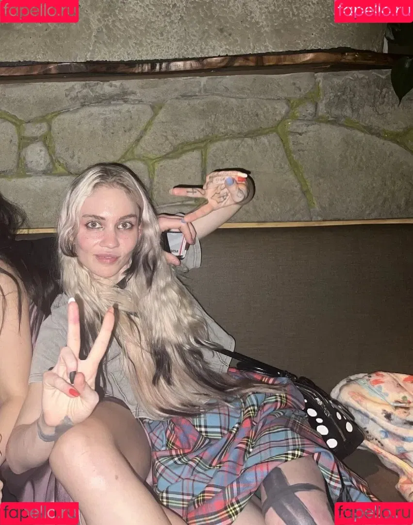 Grimes Onlyfans Photo Gallery 