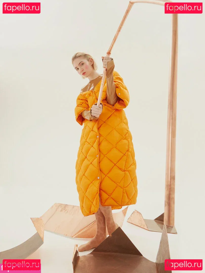 Grimes Onlyfans Photo Gallery 