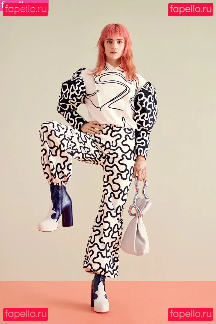 Grimes Onlyfans Photo Gallery 