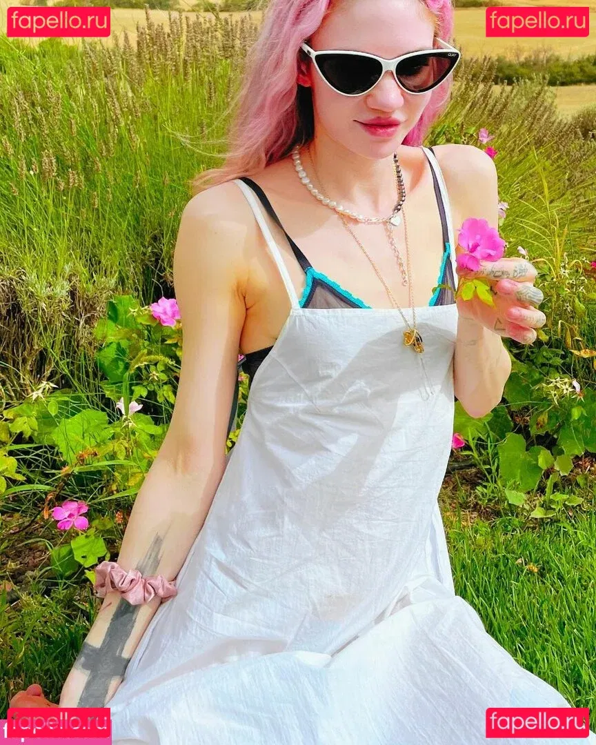 Grimes Onlyfans Photo Gallery 