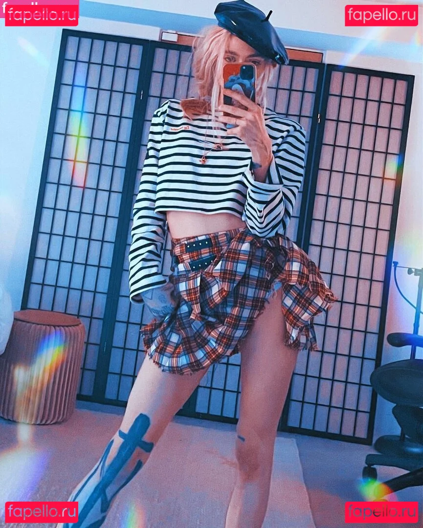 Grimes Onlyfans Photo Gallery 