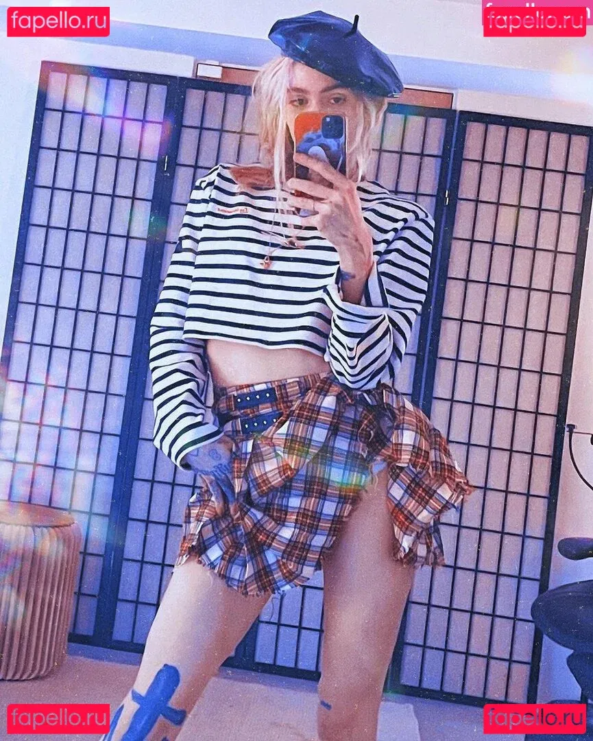 Grimes Onlyfans Photo Gallery 