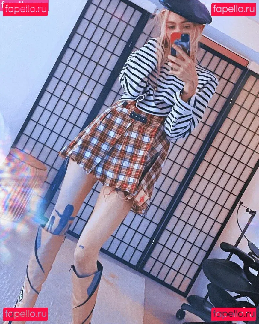 Grimes Onlyfans Photo Gallery 