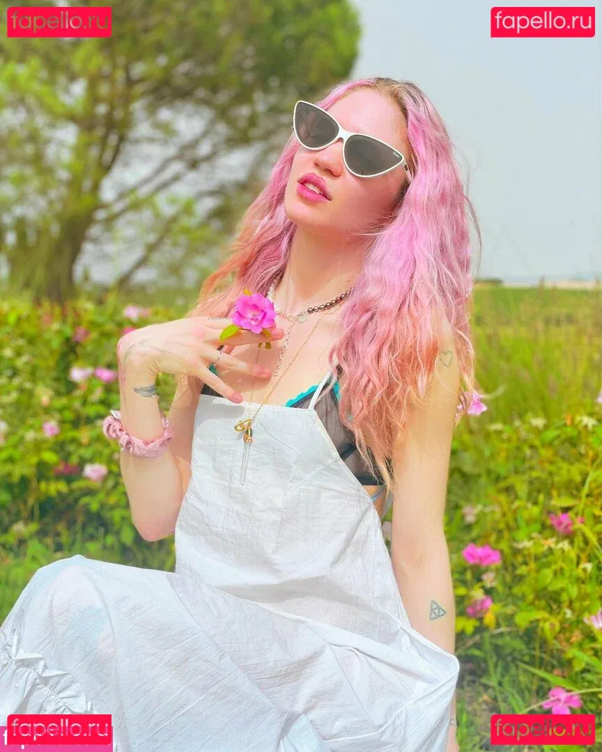 Grimes Onlyfans Photo Gallery 