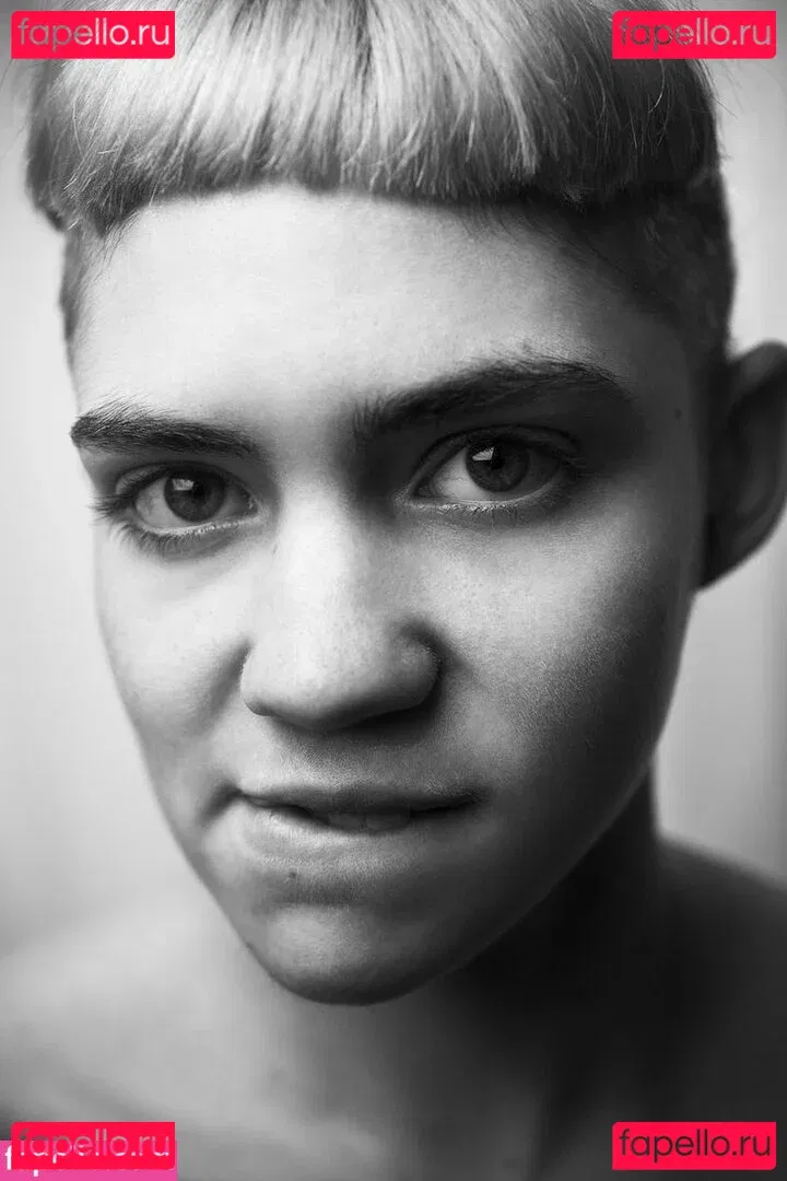 Grimes Onlyfans Photo Gallery 