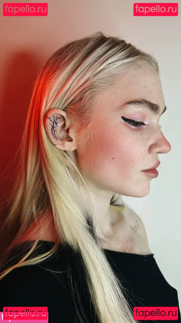 Grimes Onlyfans Photo Gallery 