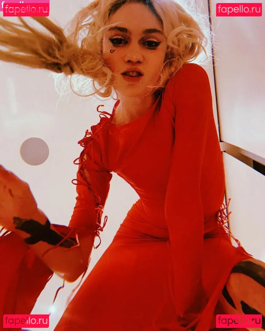 Grimes Onlyfans Photo Gallery 