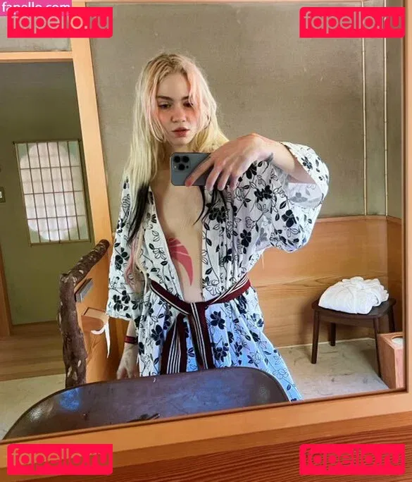 Grimes Onlyfans Photo Gallery 