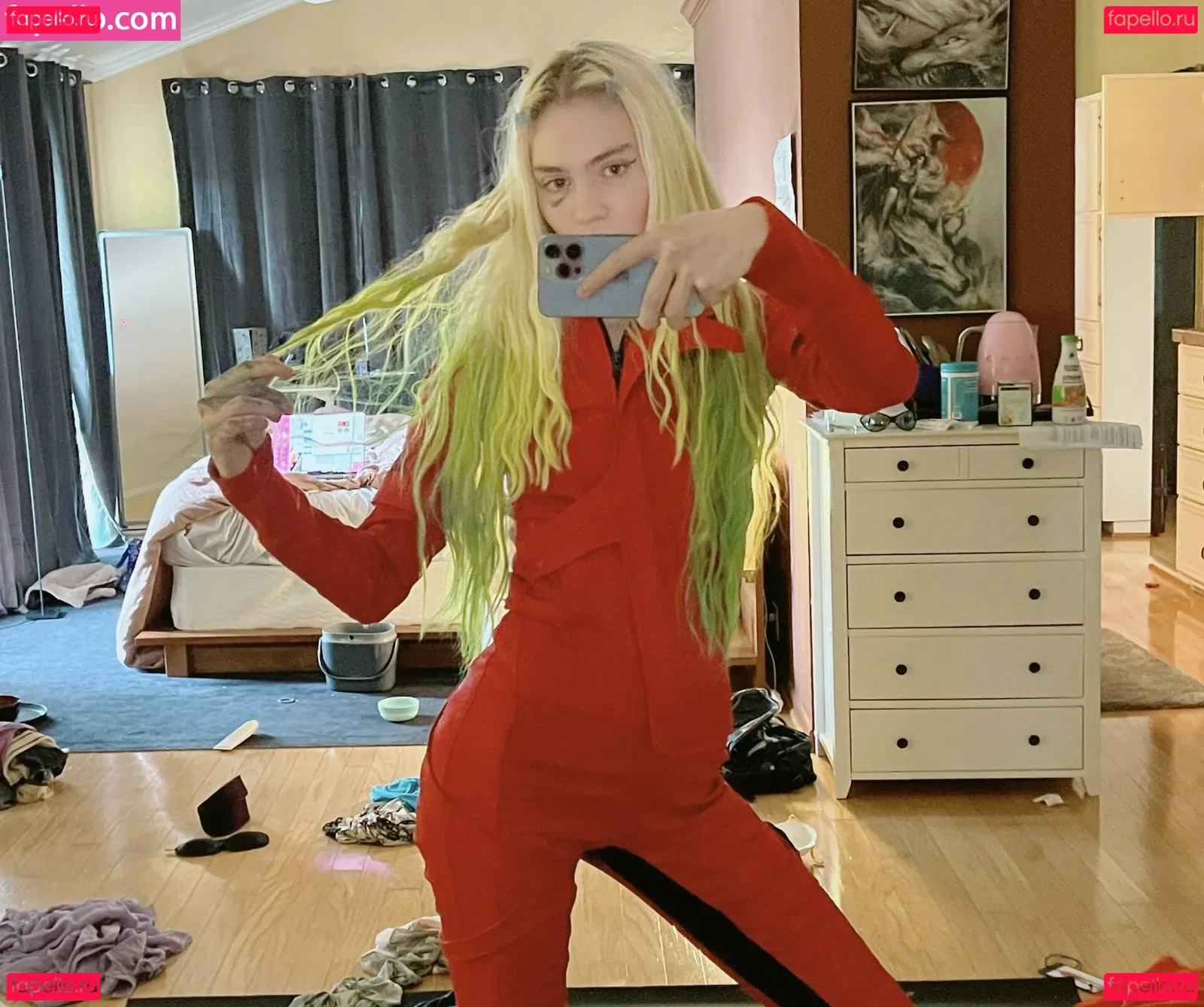 Grimes Onlyfans Photo Gallery 