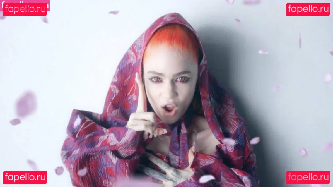 Grimes Onlyfans Photo Gallery 