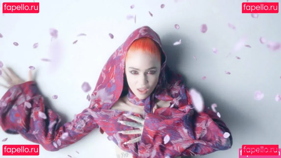 Grimes Onlyfans Photo Gallery 