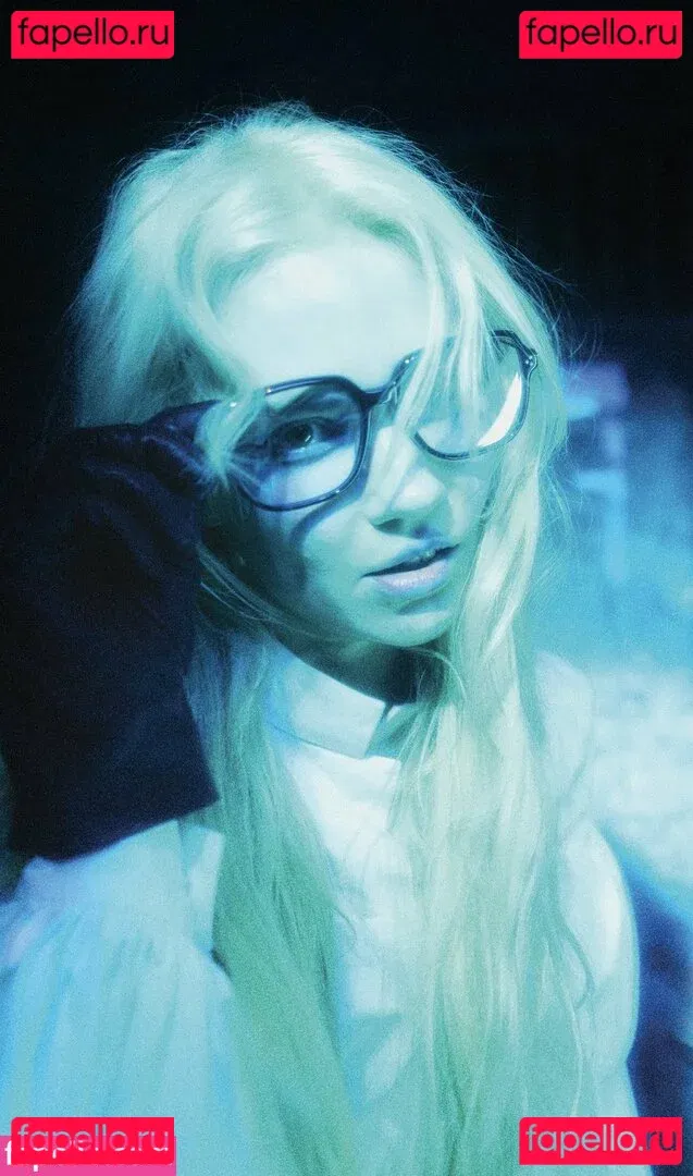 Grimes Onlyfans Photo Gallery 