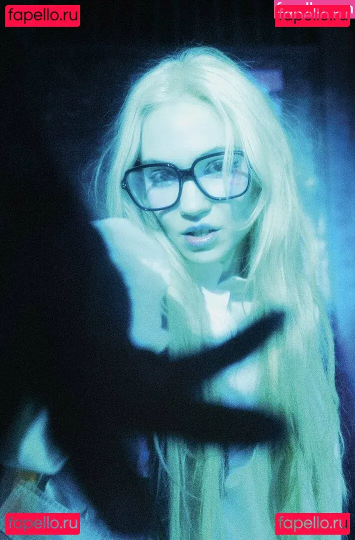 Grimes Onlyfans Photo Gallery 